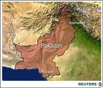 Пакистан, операция под светом от экранов мобильника