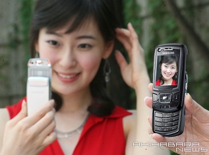 Samsung SGH-Z400 – тонкий слайдер третьего поколения