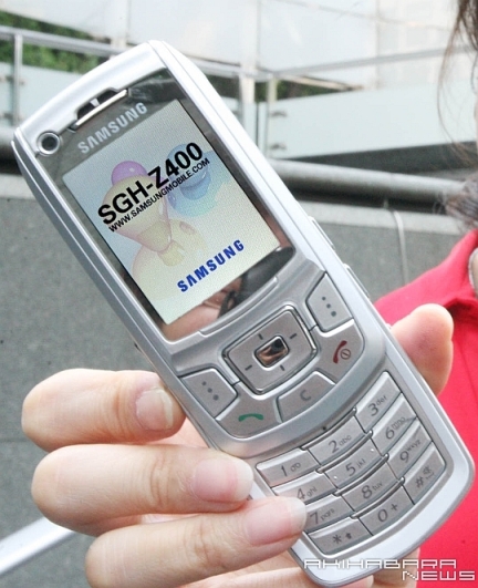 Samsung SGH-Z400 – тонкий слайдер третьего поколения