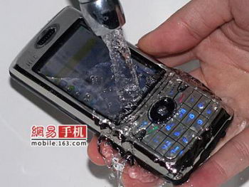 WP812 – водонепроницаемый телефон с сенсорным экраном