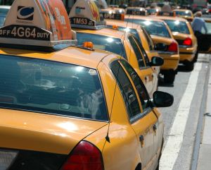 Нью-Йоркские таксисты борются за свое право говорить по мобильному телефону