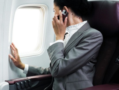 Евросоюз разрешит пользоваться мобильными телефонами в самолетах